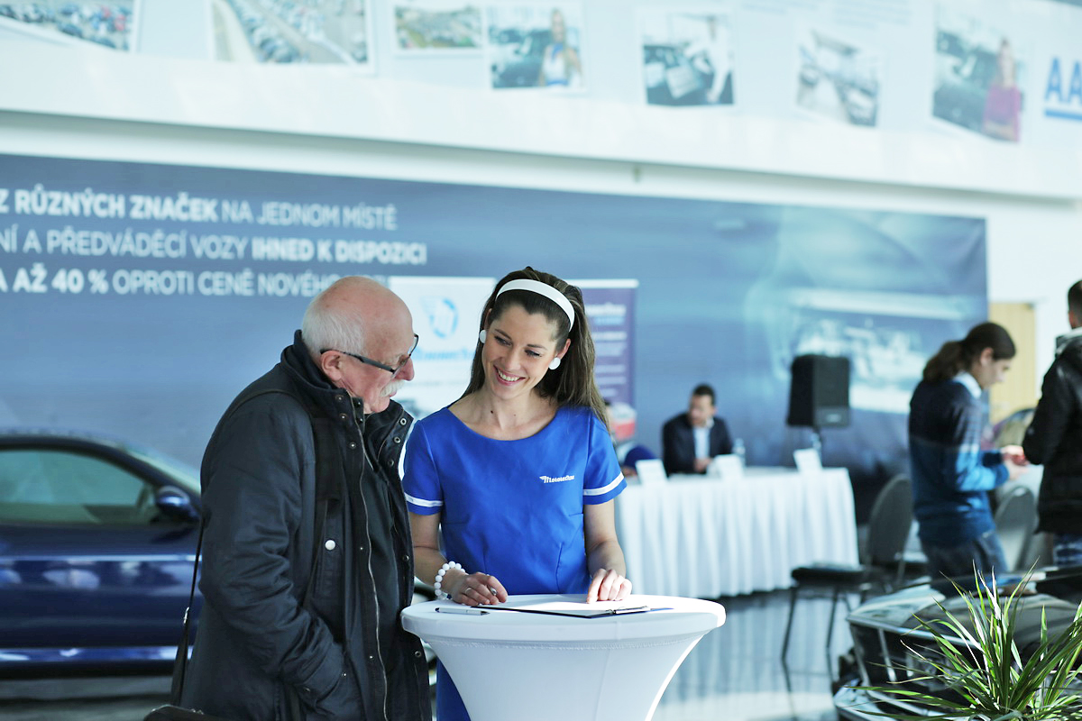 Hostess alla conferenza stampa di Mototechna